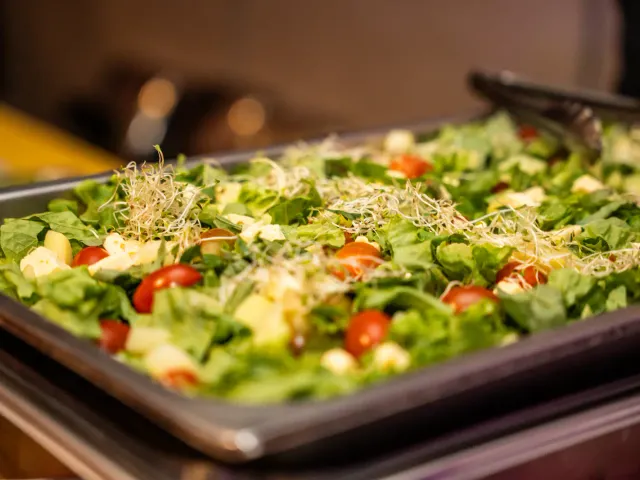 Ensalada gourmet para catering corporativo
