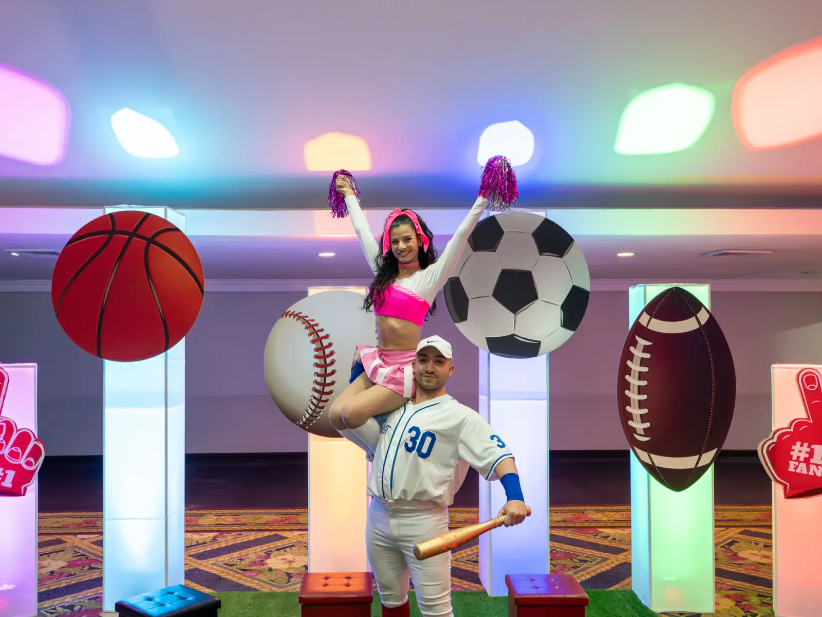 Fiesta temática corporativa con entretenimiento y shows en vivo