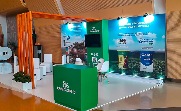 Stand profesional moderno para congresos y ferias empresariales